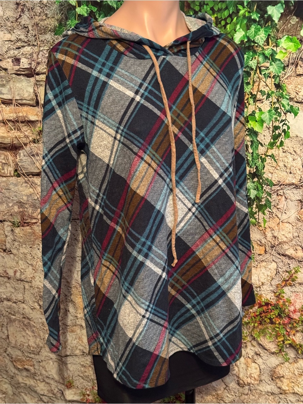 Soft Plaid Hooded Pullover Top in Black, Blue & Brown